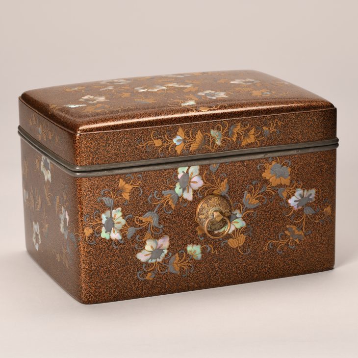 古神宝類のうち 唐花唐草蒔絵手箱（熊野速玉大社蔵）